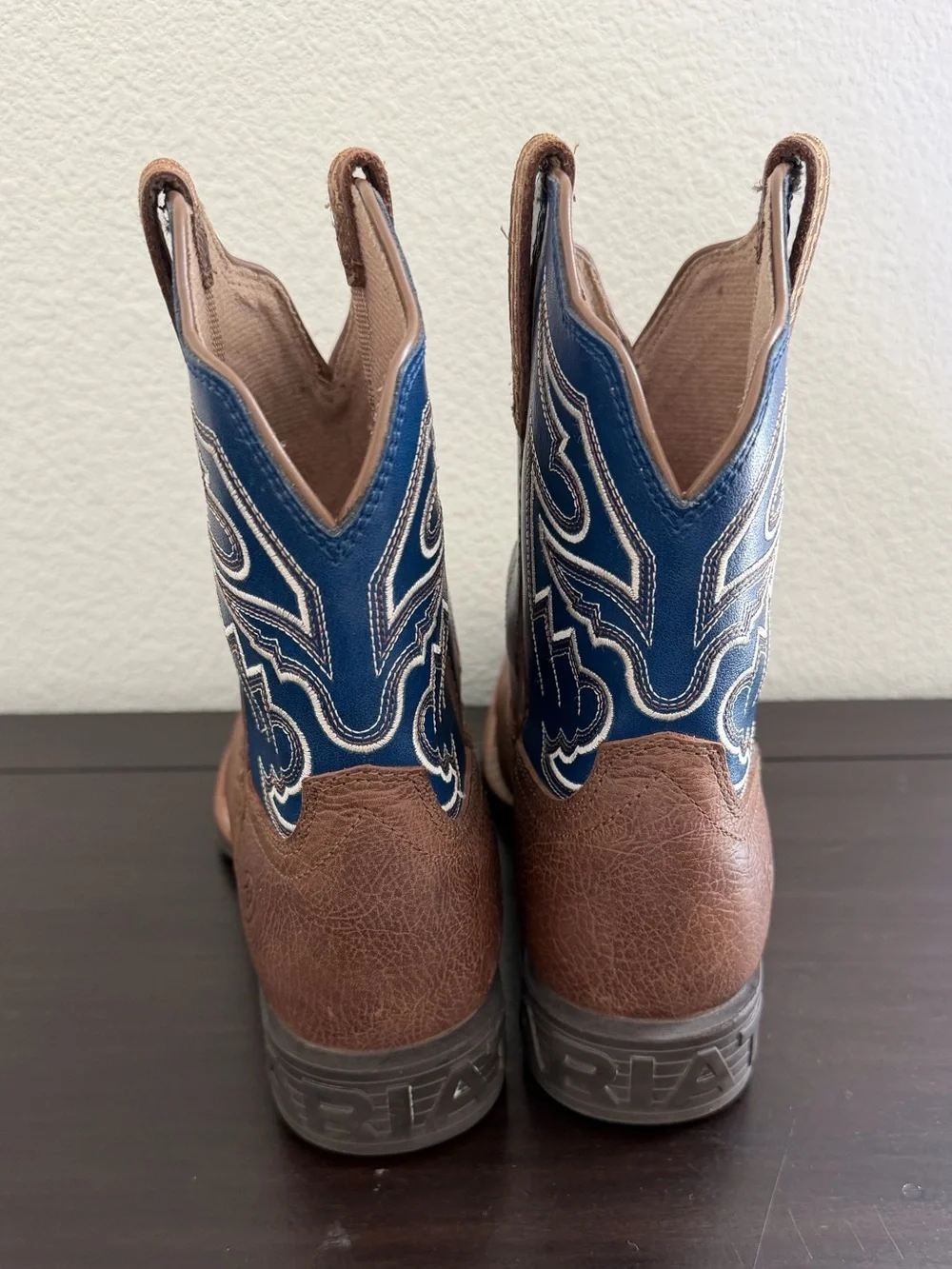 Ariat Kids Sorting Pen Leather Cowboy Boots with Blue Embroidered Shaft Size 3